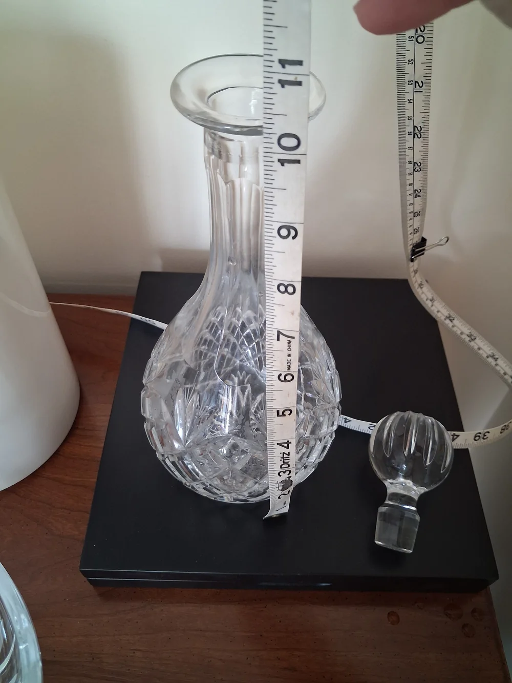 Clear Cut Glass Crystal Decanter with Stopper - Picture 6 of 7